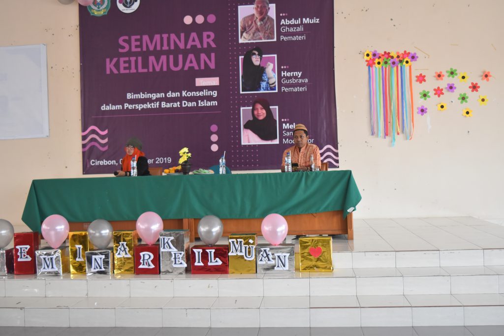 Kedua Narasumber siap untuk memaparkan materi yang akan menggugah semangat mahasiswa BKI untuk terus menggali keilmuan mereka